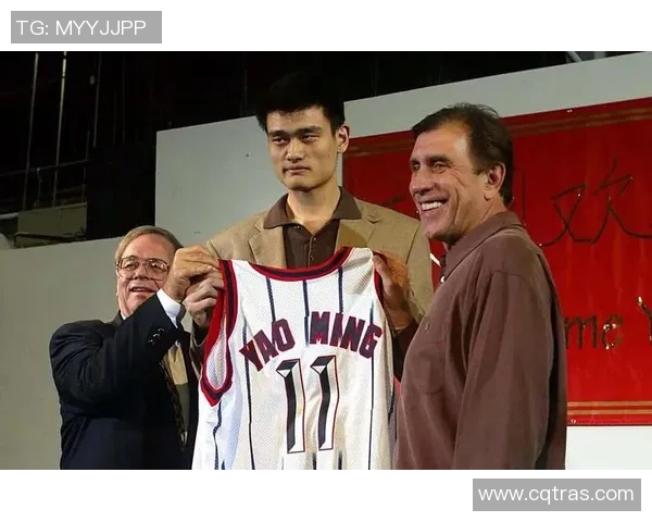 姚明的成长之路：从普通家庭到篮球巨星的传奇人生