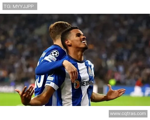 德甲激战巴萨与波尔图握手言和帽子戏法引发争议判罚热议