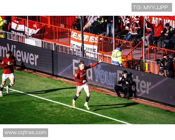 那不勒斯在足总杯中以3-0战胜利物浦补时进球点燃全场激情